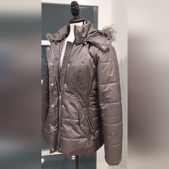 New York & Company Charcoal Puffer Jacket with Faux Fur Trim - Picture 5 of 9